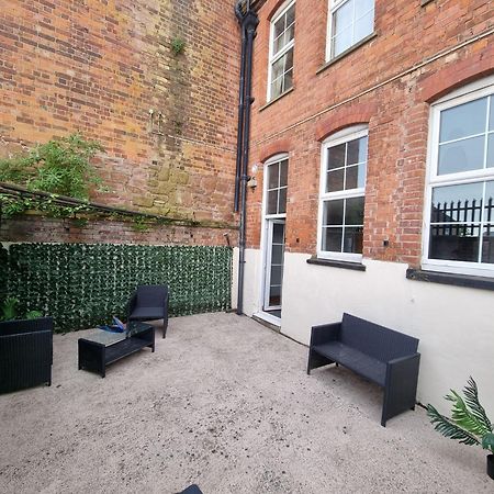 Spacious 2 Bed Appartment Next To Bae With Spa Bath 巴罗弗内斯 外观 照片