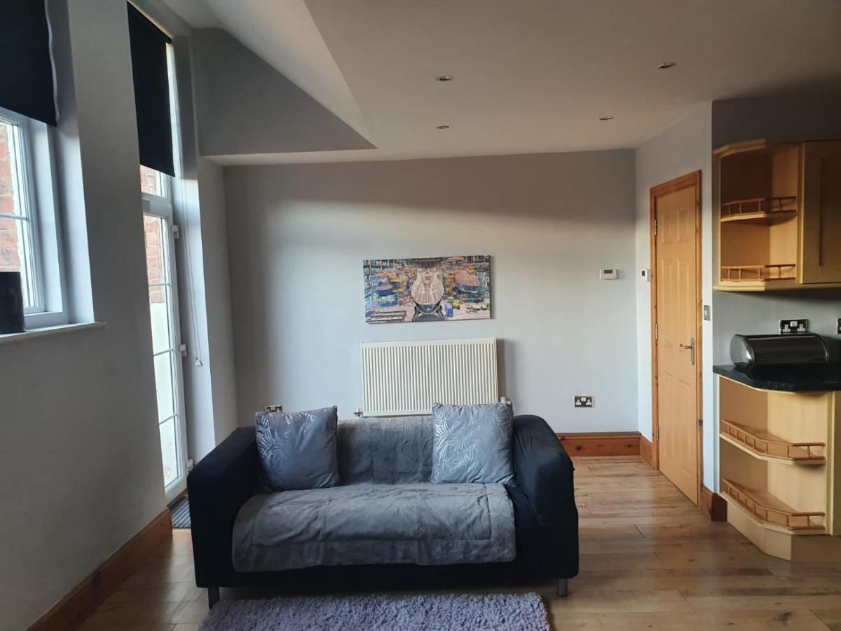 Spacious 2 Bed Appartment Next To Bae With Spa Bath 巴罗弗内斯 外观 照片