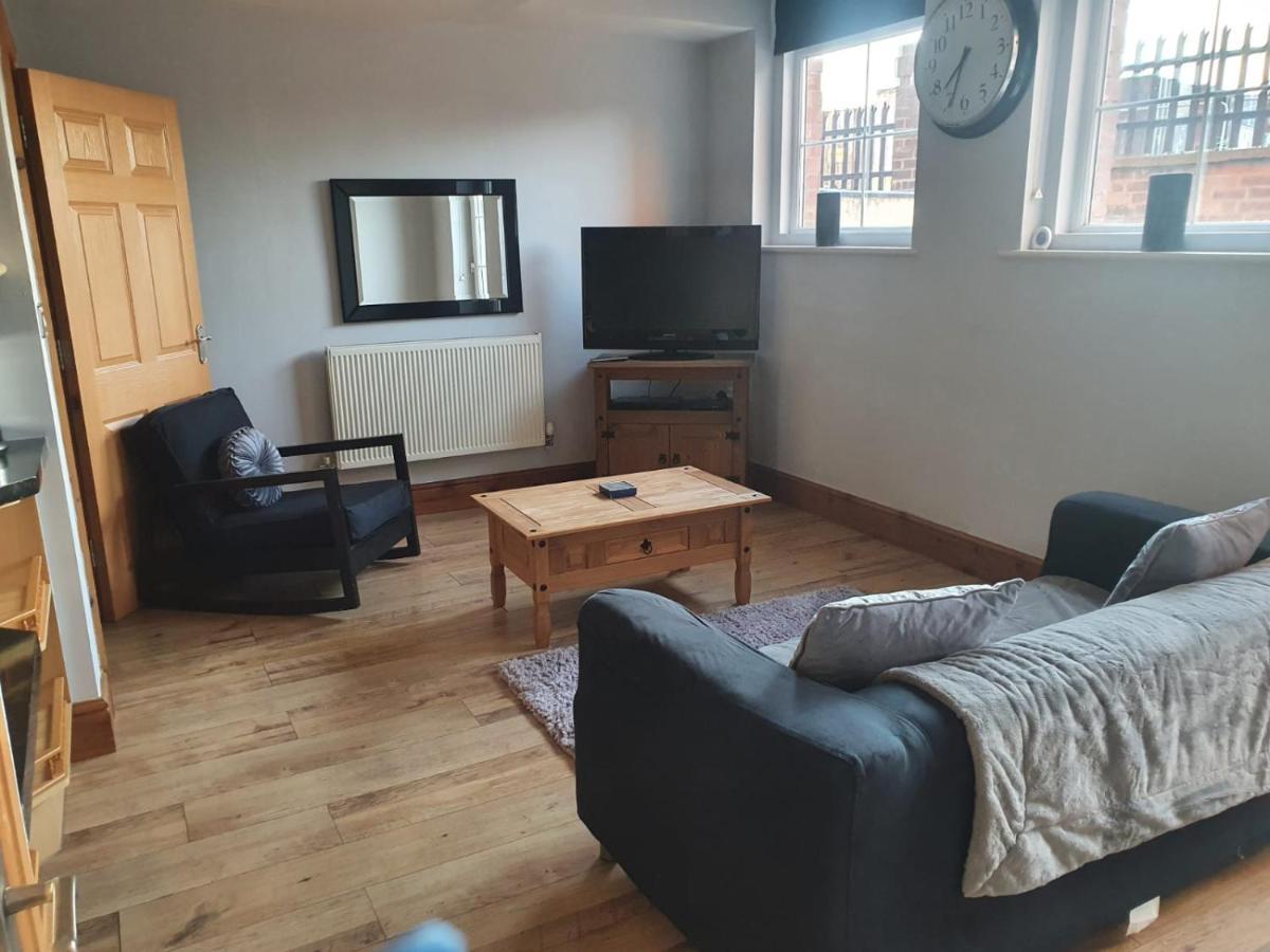 Spacious 2 Bed Appartment Next To Bae With Spa Bath 巴罗弗内斯 外观 照片