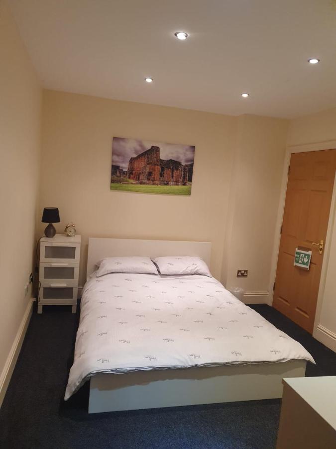 Spacious 2 Bed Appartment Next To Bae With Spa Bath 巴罗弗内斯 外观 照片