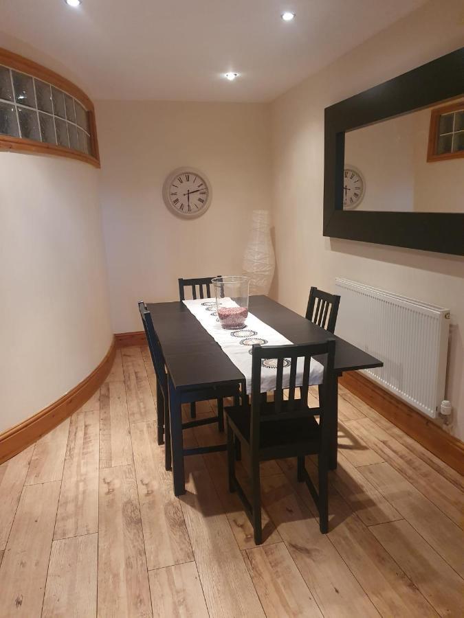 Spacious 2 Bed Appartment Next To Bae With Spa Bath 巴罗弗内斯 外观 照片