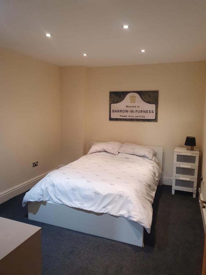 Spacious 2 Bed Appartment Next To Bae With Spa Bath 巴罗弗内斯 外观 照片