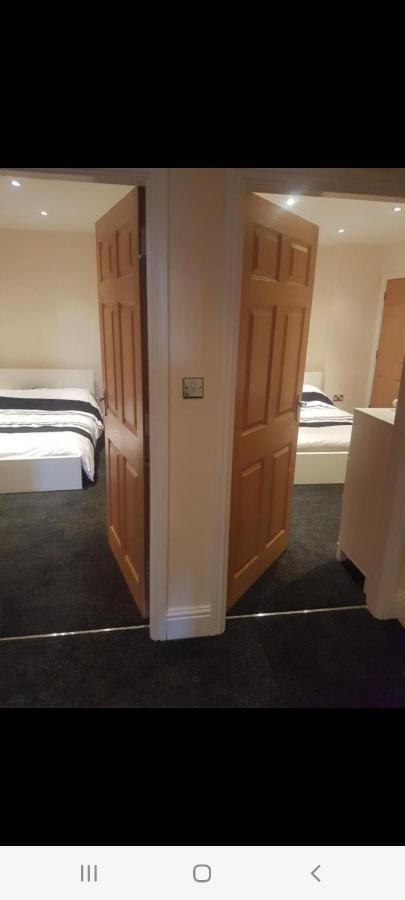 Spacious 2 Bed Appartment Next To Bae With Spa Bath 巴罗弗内斯 外观 照片